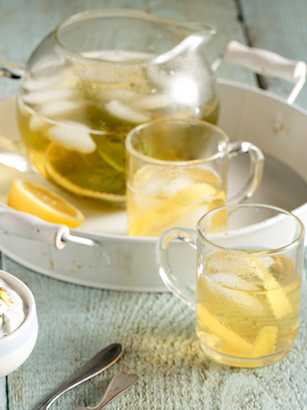 Κρύο τσάι φρέσκου δυόσμου με φλούδες λεμονιού #allazoumesinithies | ΑΒ Βασιλόπουλος