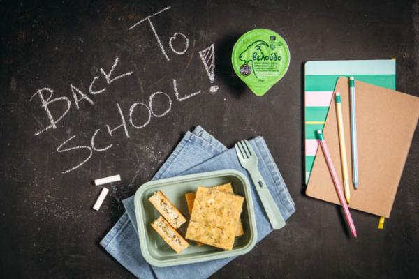 Mία σούπερ συνταγή για το κολατσιό στο σχολείο: Μπατζίνα με κατσικίσιο γιαούρτι